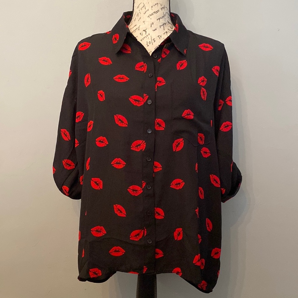 Kiss print button down blouse